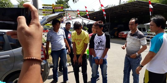 2 Sopir angkot penyerang & pencuri HP driver taksi online diringkus