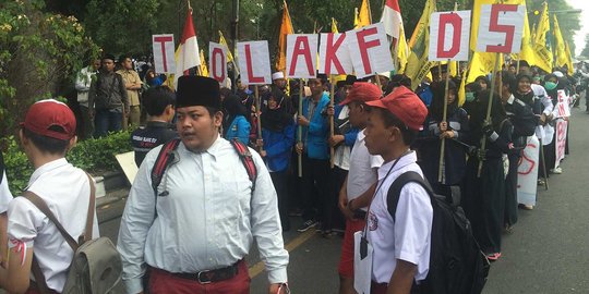 Ratusan warga NU Solo gelar long march tolak full day school