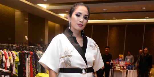 Penjelasan artis Ussy Sulistiawaty tertipu beli Hermes RP 117 juta