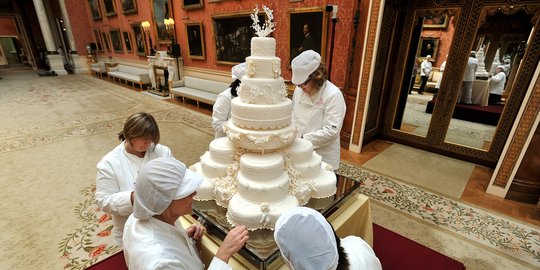 Potongan kue pengantin William Kate bakal dilelang 13 3 