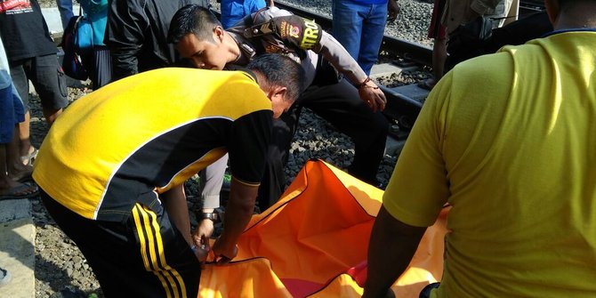 Tertabrak kereta, bikers di Karawang terpental 75 meter