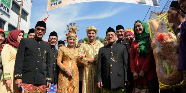 Ratusan pengantin menikah massal di acara PKB Mantu