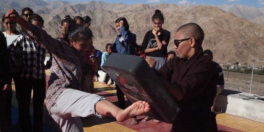 Marak pemerkosaan, biarawati Buddha ajarkan kung fu kepada wanita India