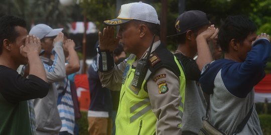 Tarik ulur Pemprov DKI & Polda Metro soal Pak Ogah atur lalu lintas