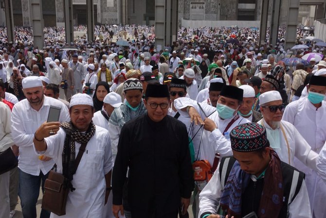 menag usai salat jumat di masjidil haram