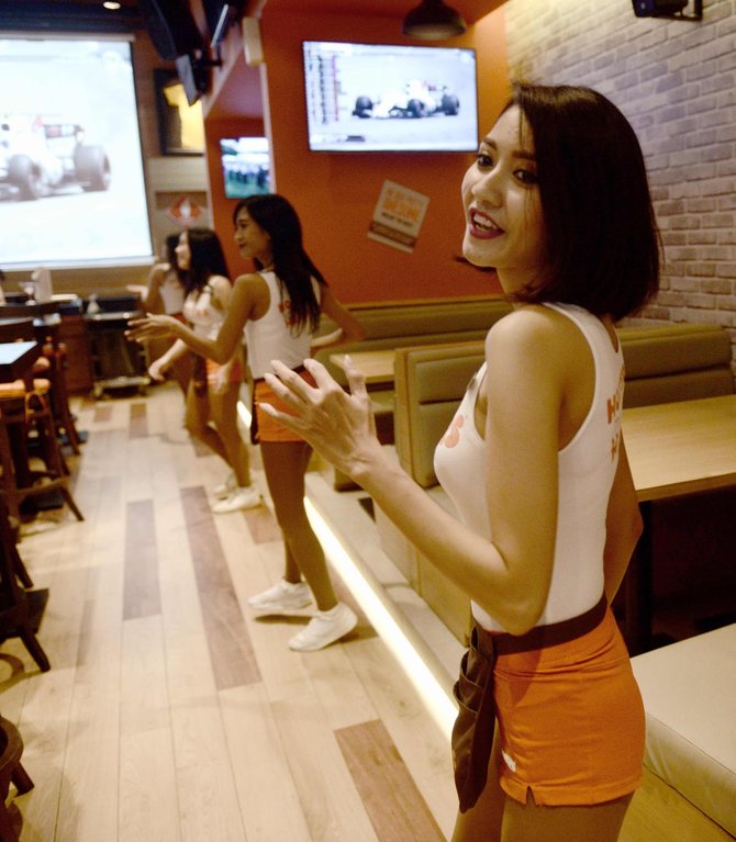 pramusaji seksi hooters kemang