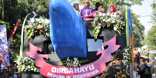 Pukul kentongan lambang Kujang, Jokowi resmi tutup perayaan HUT RI