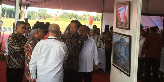 Saat Jokowi 'ditodong' anak SD di Monas