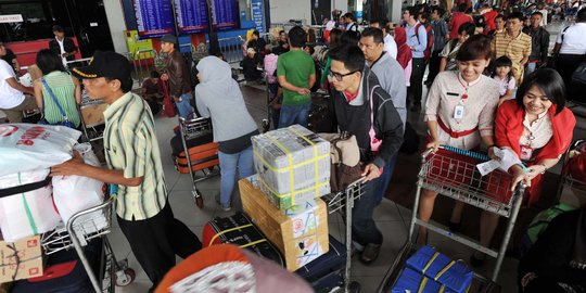 Penumpang Bandara Soekarno-Hatta kini gratis layanan porter
