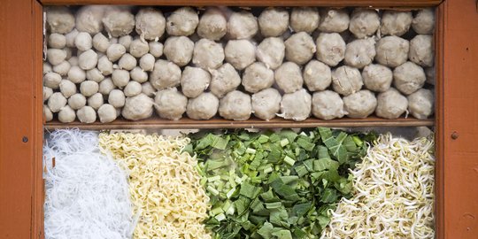 Pedagang Bakso Mekar Sukajadi campur daging sapi dengan babi