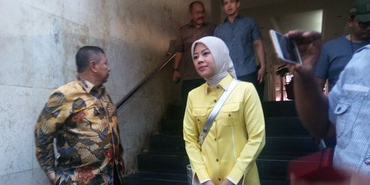 Gara-gara senggolan mobil, kader Golkar dilempar botol dan ditampar