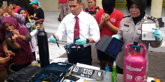 Kalah main valas di Singapura, pria ini mau ledakkan ATM di Surabaya