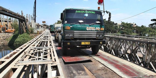 Jembatan bailey dipergunakan sementara sebagai penghubung Bekasi Utara ke Marunda