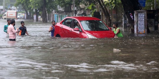 Banjir lumpuhkan Kota Mumbai