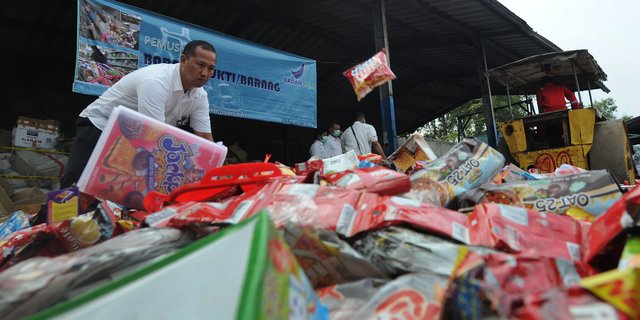 BPOM musnahkan temuan pangan kedaluwarsa senilai Rp 1,1 miliar BPOM musnahkan temuan pangan kedaluwarsa senilai Rp 1,1 miliar