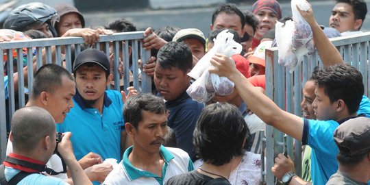 Idul Adha, Sinar Joyoboyo bagikan plastik halal ke Masjid Istiqlal