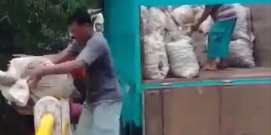 Buang sampah 1 truk ke sungai, 3 orang dipanggil Polres Wonosobo