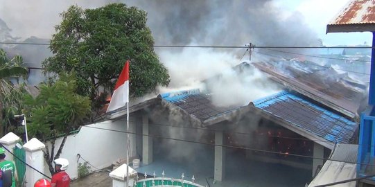 Diduga akibat kompor meleduk, 6 rumah di Samarinda hangus terbakar