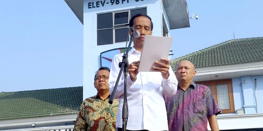 Jokowi ingin aturan penyederhanaan perizinan usaha selesai November 2017