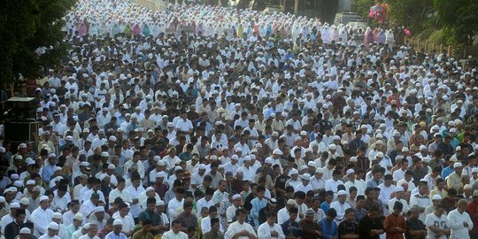 Salat id Idul Adha, ribuan jemaah menyemut di jalanan Jatinegara