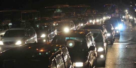 Mudik Idul Adha, 102 ribu mobil tinggalkan Jakarta lewat Cikampek