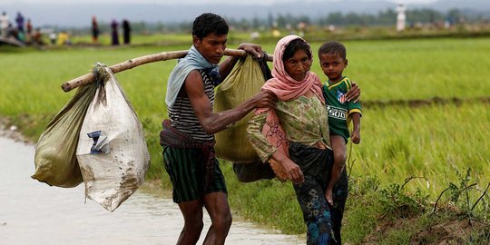 Kesaksian warga: Anak-anak Rohingya dipenggal dan dibakar hidup-hidup
