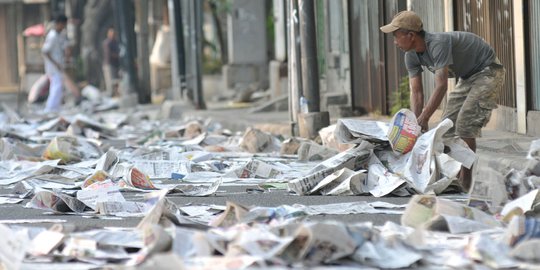 Pembuang sampah berkarung-karung di sungai terancam denda Rp 50 juta