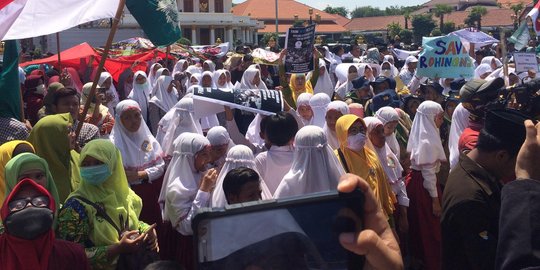 Umat lintas agama di Surabaya kecam pembantaian muslim Rohingya