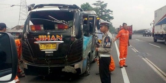 Satu orang tewas akibat Elf tabrak Innova di Tol Purbaleunyi