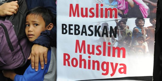 Ada yang menggoyang Jokowi dan sentimen agama lewat Rohingya