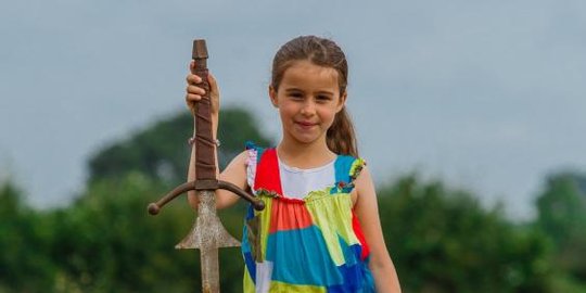 Gadis kecil temukan pedang 'Excalibur' Raja Arthur di danau Inggris