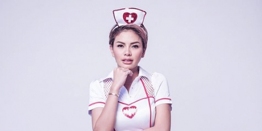 Ogah ikutan bisnis cake, Nikita Mirzani rilis boneka replika dirinya