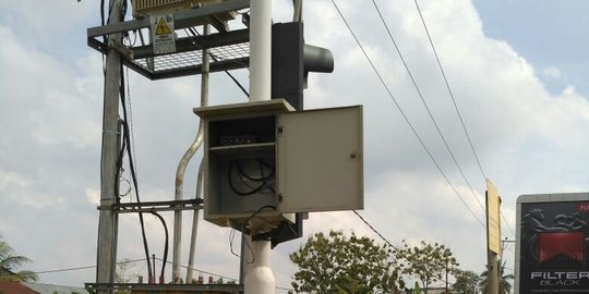 10 Baterai lampu lalu lintas di Palembang dicuri