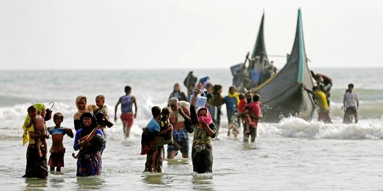 Nestapa muslim Rohingya kelelahan usai arungi lautan demi kabur ke Bangladesh