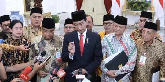 Bela Jokowi, Teten sebut Presiden fokus kerja dan tak urus politik