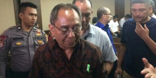 Hak politik politikus Golkar Charles Jones Mesang dicabut selama dua tahun