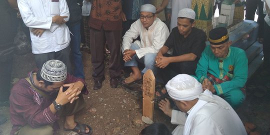 Ribuan warga Palembang iringi pemakaman Sultan Mahmud Badaruddin III