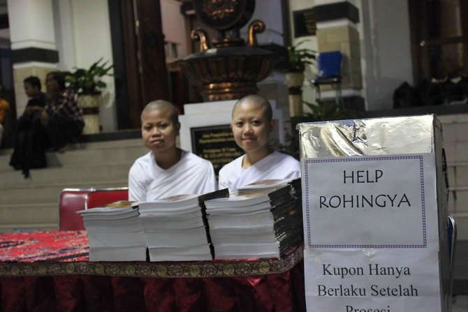 umat budha galang dana untuk rohingya