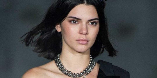 Penampilan rupawan Kendall Jenner di New York Fashion Week