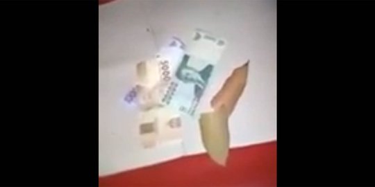 Video: Sopir taksi dibayar Rp 50 ribu, uang mendadak berubah jadi daun