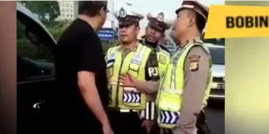 Pengemudi Fortuner ngamuk disetop sampai memaki, polisi ini jadi emosi