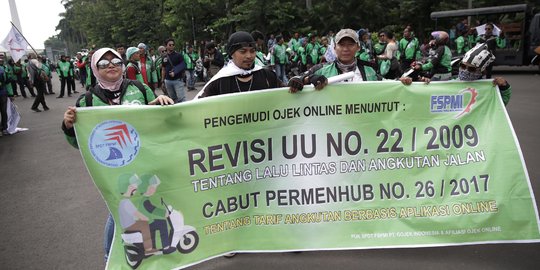 Tolak ojek online, pengojek pangkalan tutup pintu masuk perumahan GPA