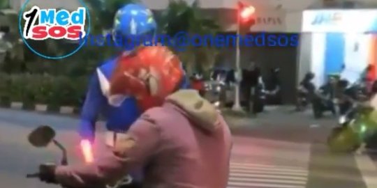 Sosok ini bikin geger jalanan, pengendara jadi takut serobot Zebra Cross