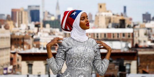 Kisah Halima Aden, model berhijab AS yang dulunya mantan pengungsi