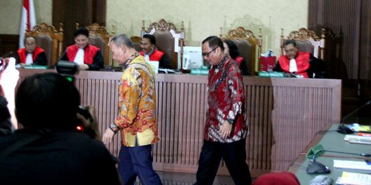 Andi Narogong, Dirut Sandipala & Johannes Marliem beri uang ke terdakwa e-KTP