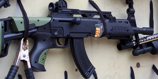 Pakai pistol mainan, tiga orang rampok warnet di Bekasi