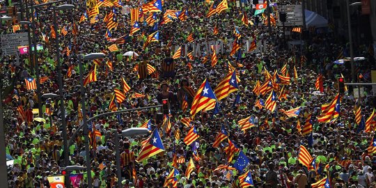 Jutaan warga Catalonia turun ke jalan tuntut kemerdekaan dari Spanyol