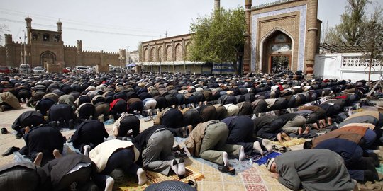 Warga muslim di China yang rajin salat malah masuk penjara