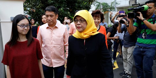 Presiden Singapura Halimah Yacob dulu jualan nasi Padang pakai gerobak