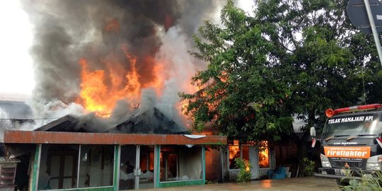 11 Rumah hangus usai api lahap permukiman padat penduduk di Samarinda